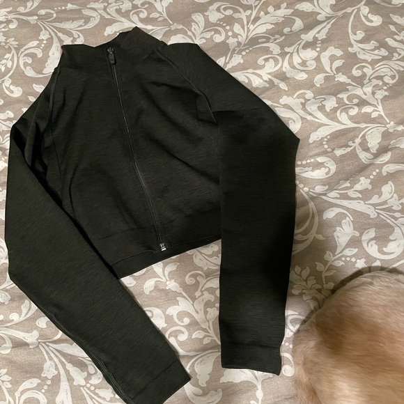 *sold*Alphalete Amplify Jacket - Picture 4 of 4